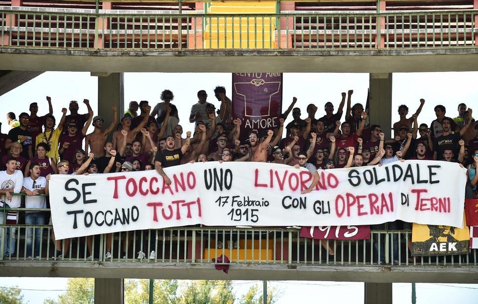 Pullman e auto: in cento al seguito del Livorno 