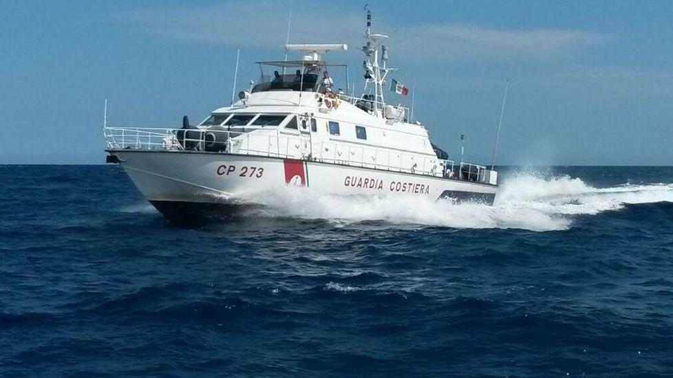 Velisti canadesi soccorsi in alto mare
