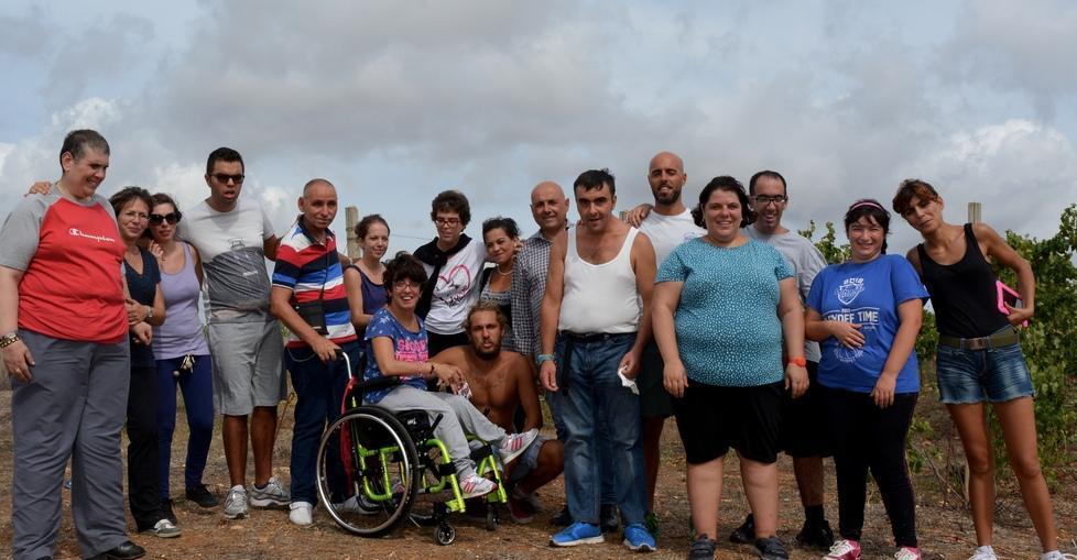 I giovani disabili che hanno partecipato alla vendemmia