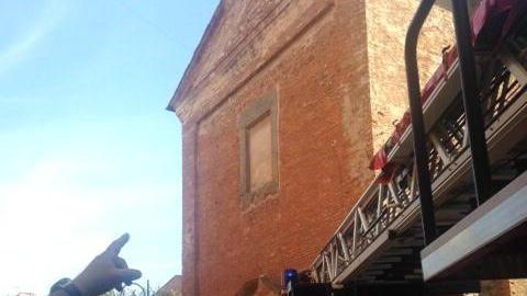 i pompieri all'esterno della chiesa di Santa Croce