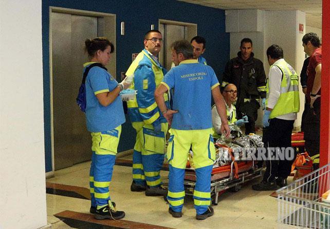 I soccorsi per l'infortunio al centro commerciale 