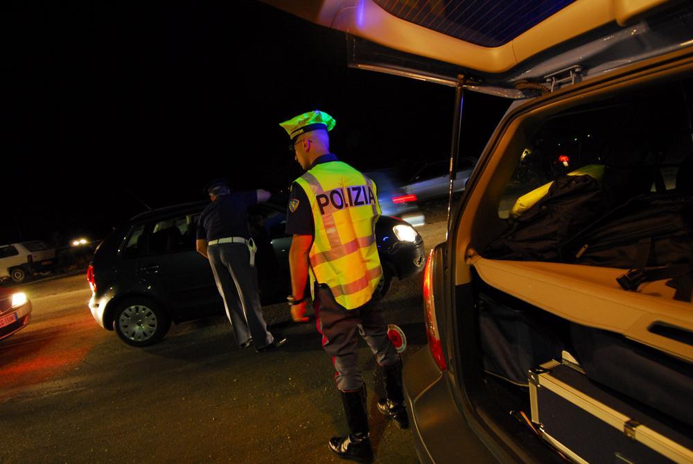 Una pattuglia della polizia stradale (archivio)