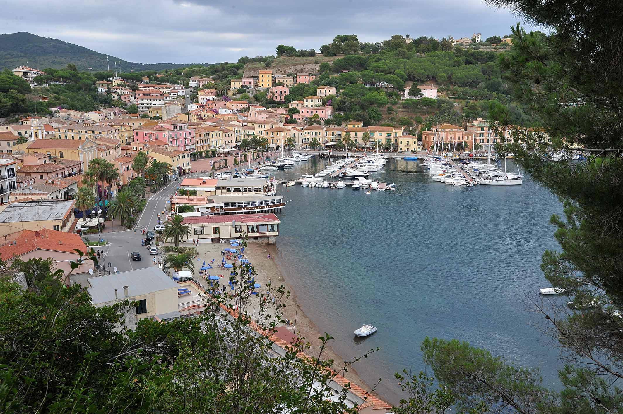 Una veduta di Porto Azzurro: qui i cinesi celebreranno la Festa della luna