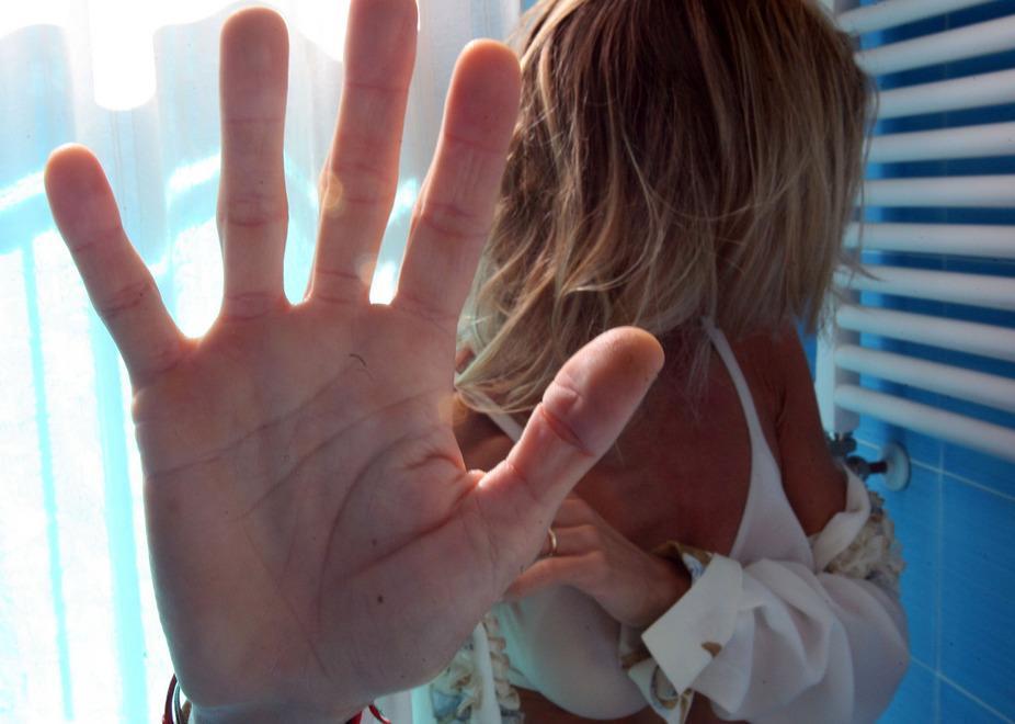 Violenze e maltrattamenti, i persecutori patteggiano 