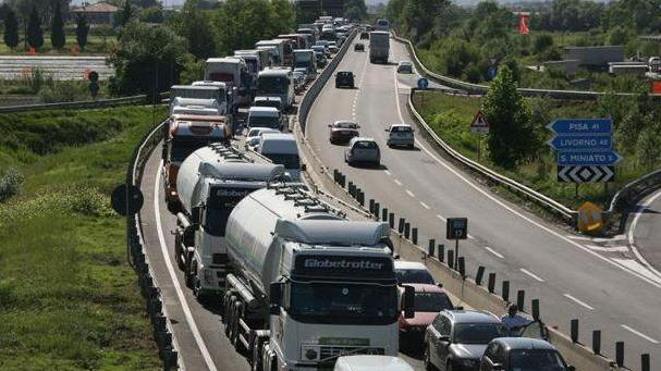 Lunghe file per un incidente