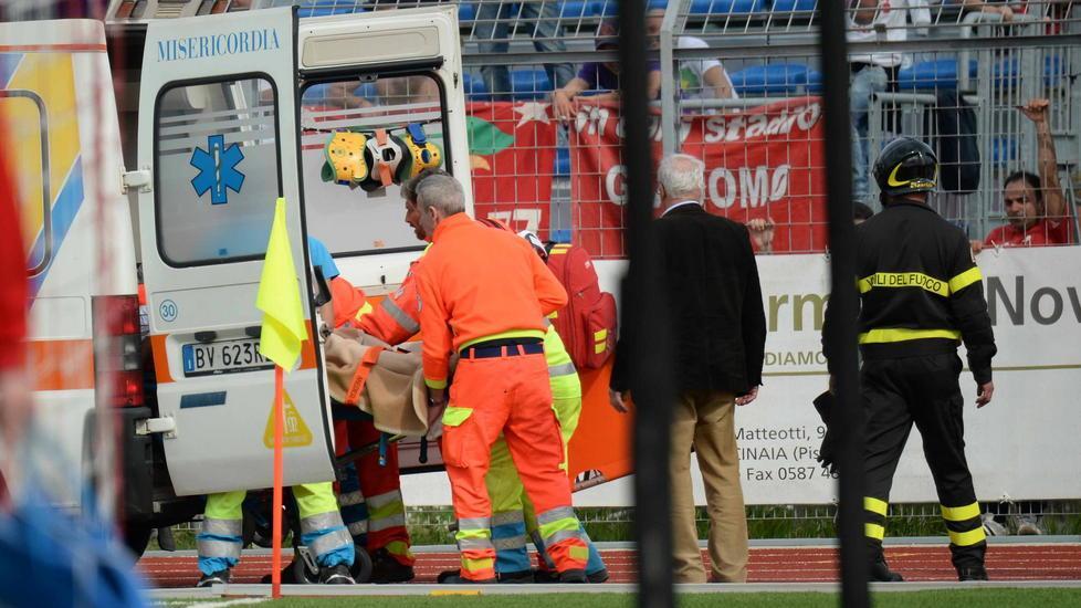 Paura alla partita per un ragazzo perde i sensi nello spogliatoio