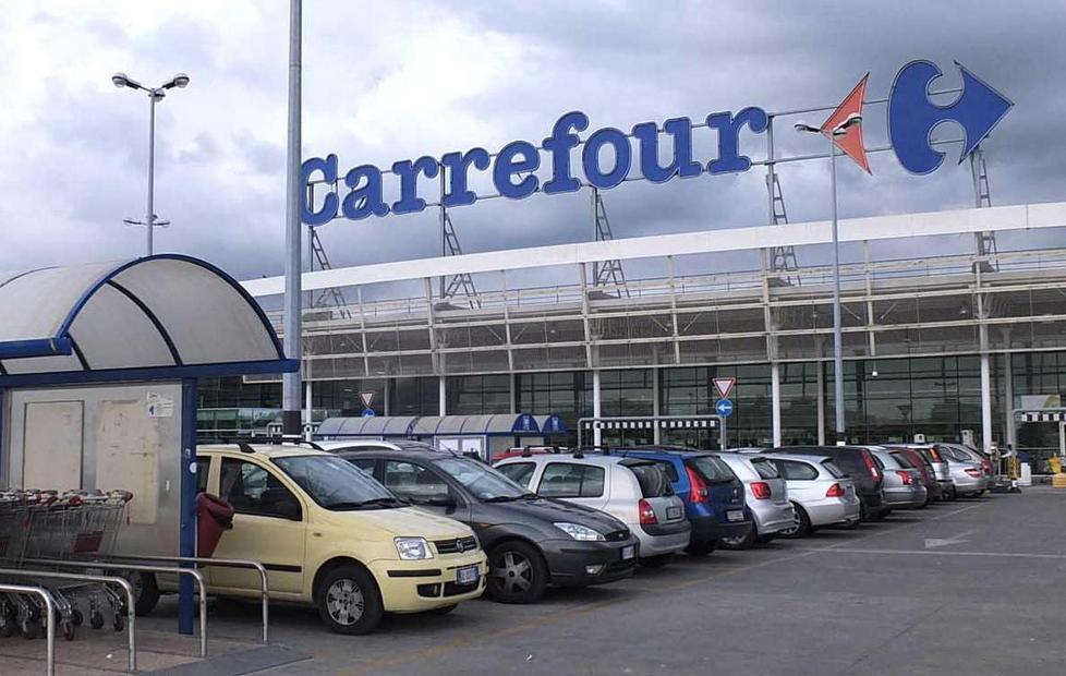 Rubano lo zaino lasciato nell’auto Panico al parcheggio