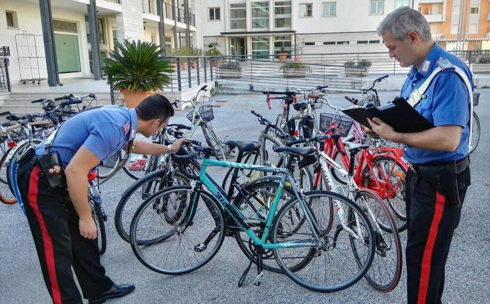 Venti biciclette rubate ritrovate al Mercato 