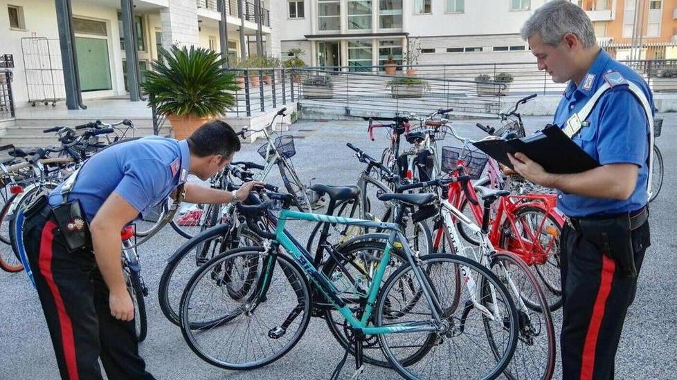 Venti biciclette rubate ritrovate al Mercato
