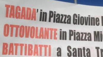 Decine di volantini anti-rotatoria in Borgo