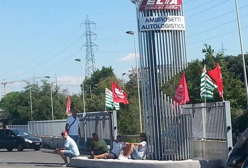 Piazzale bloccato alla Elia «No al piano industriale» 