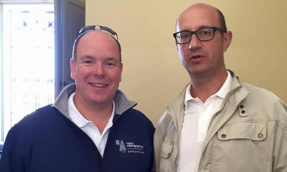 Alberto di Monaco libera la tartaruga 