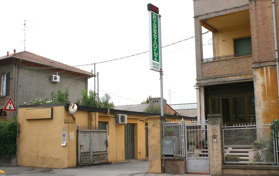 Ferrara, razzia notturna all’agenzia di pulizie 