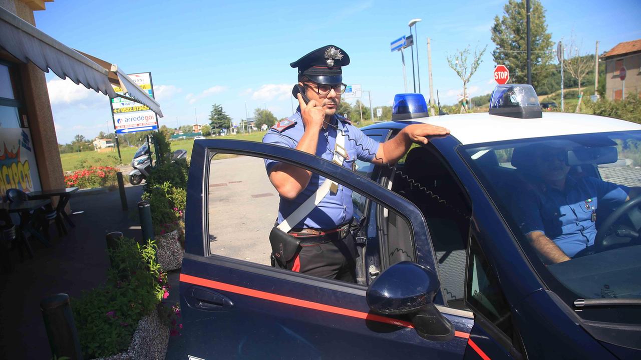 Rolo, botte tra padrone di casa e affittuario