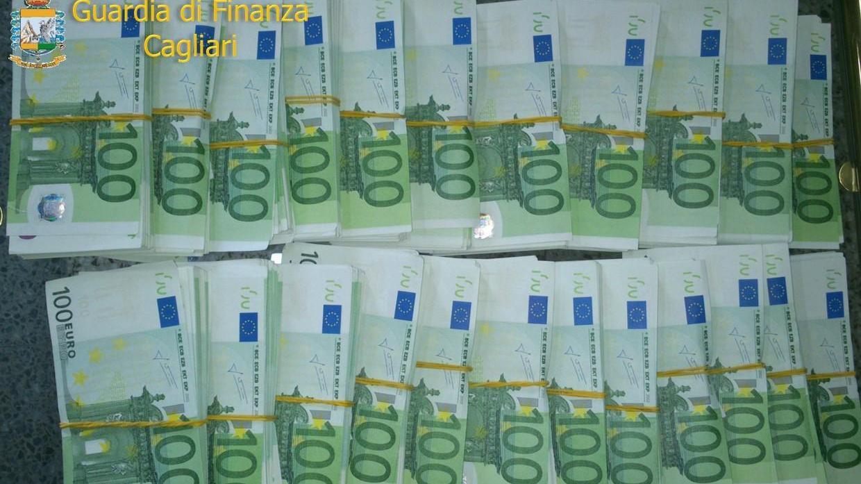 Cagliari, scoperti in un pacco postale 230mila euro di banconote false