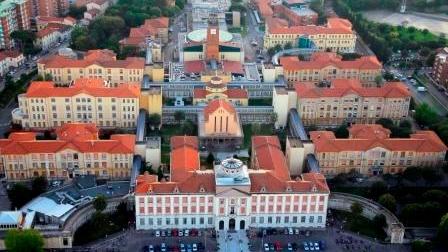 Una veduta dall'alto del complesso ospedaliero in viale Alfieri