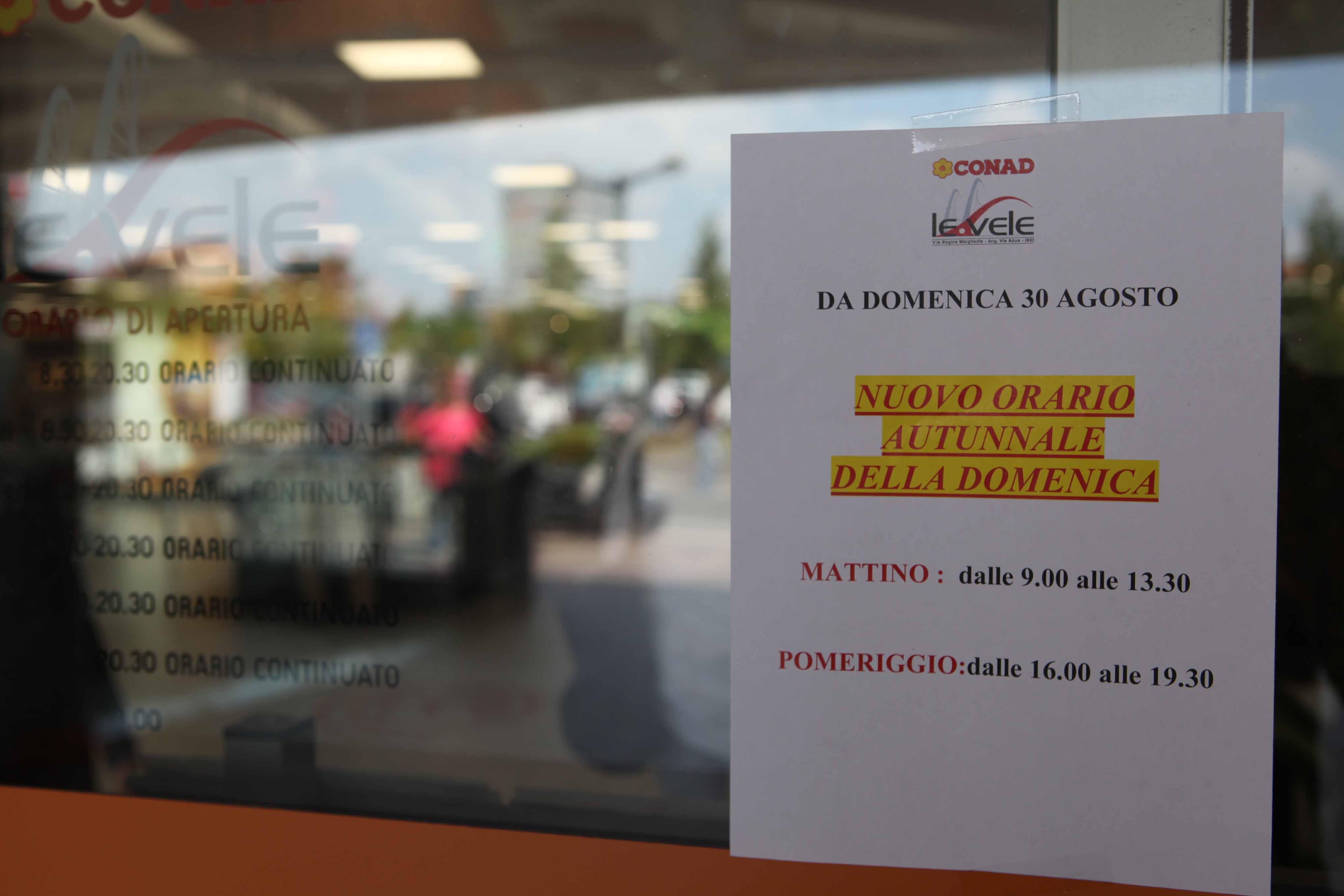 La Confcommercio: "Basta con le aperture domenicali" 