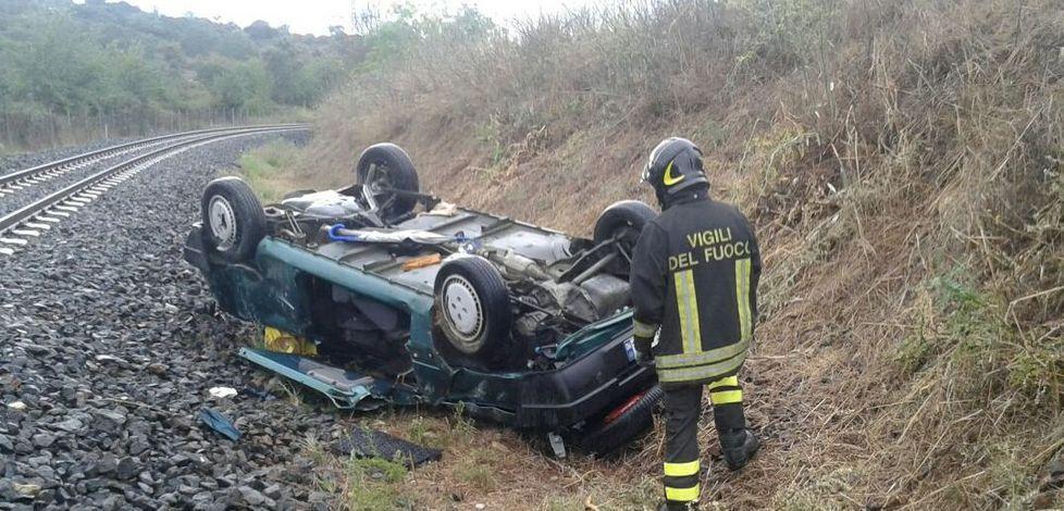 La Fiat Panda al termine del volo nella scarpata