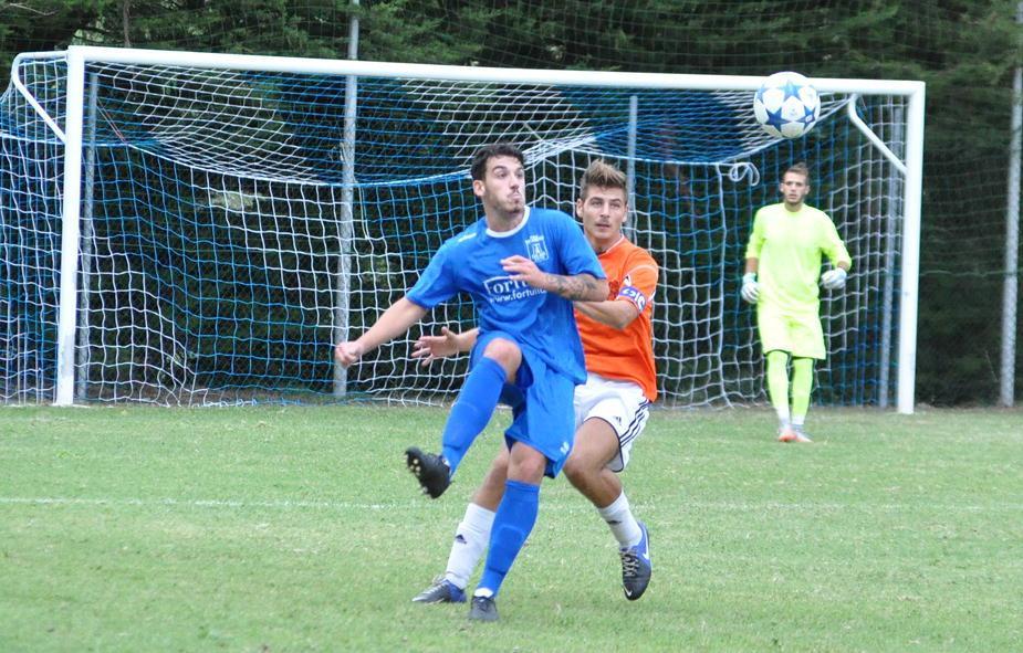 Un'azione di gioco nel derby tra Colli Marittimi e Castiglioncello