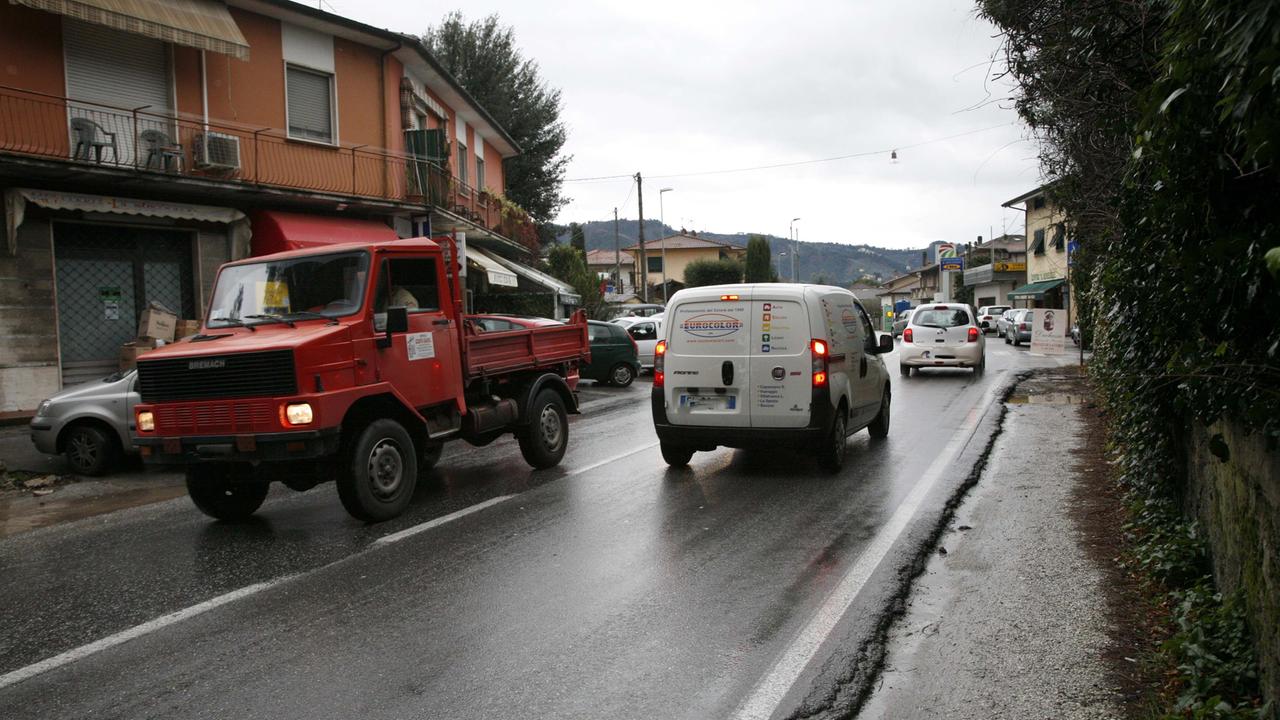 Traffico sulla Sarzanese a Capezzano Pianore