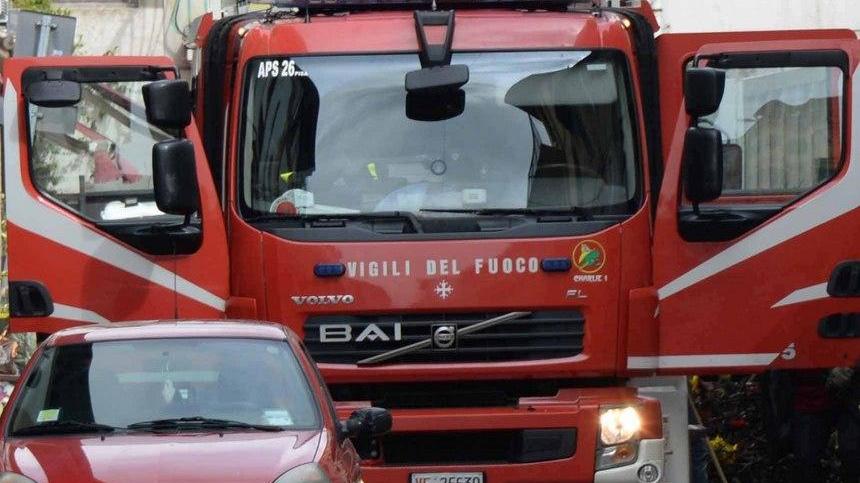 Bambino di quattordici mesi rimane chiuso nell’auto