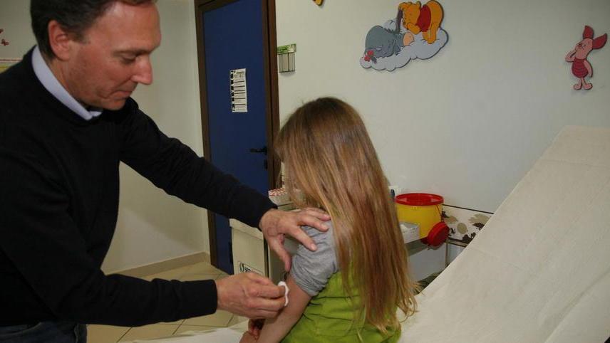 Meningite, caccia al vaccino Boom di richieste all’Asl