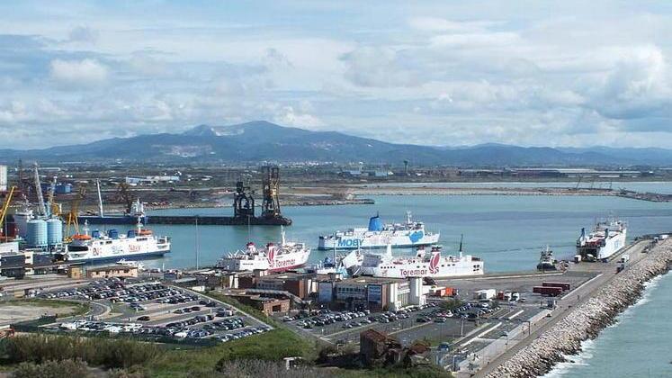 Porti, Livorno e Piombino anticipano la fusione