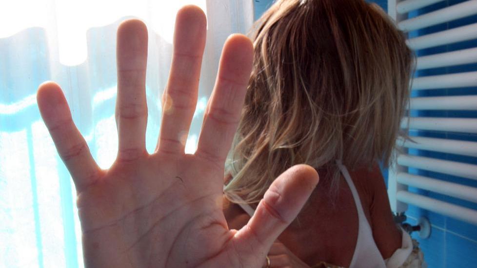 Picchiava la sorella: arrestato 34enne