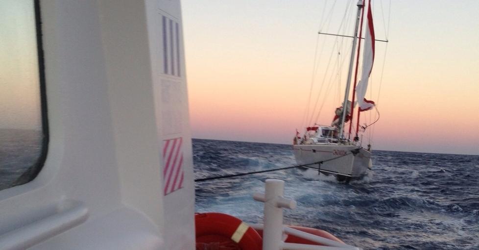 Soccorsa barca a vela svizzera in avaria