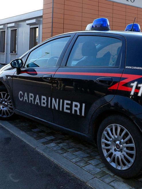 Abiti usati, 2 denunciati per truffa 