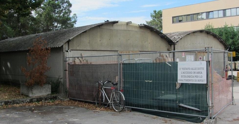 Sospetta presenza di eternit I dipendenti: subito controlli