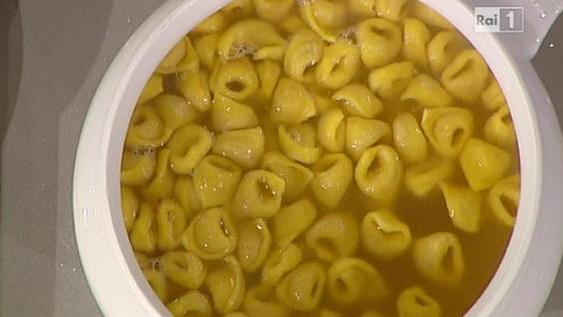 Modena onora sua maestà il tortellino