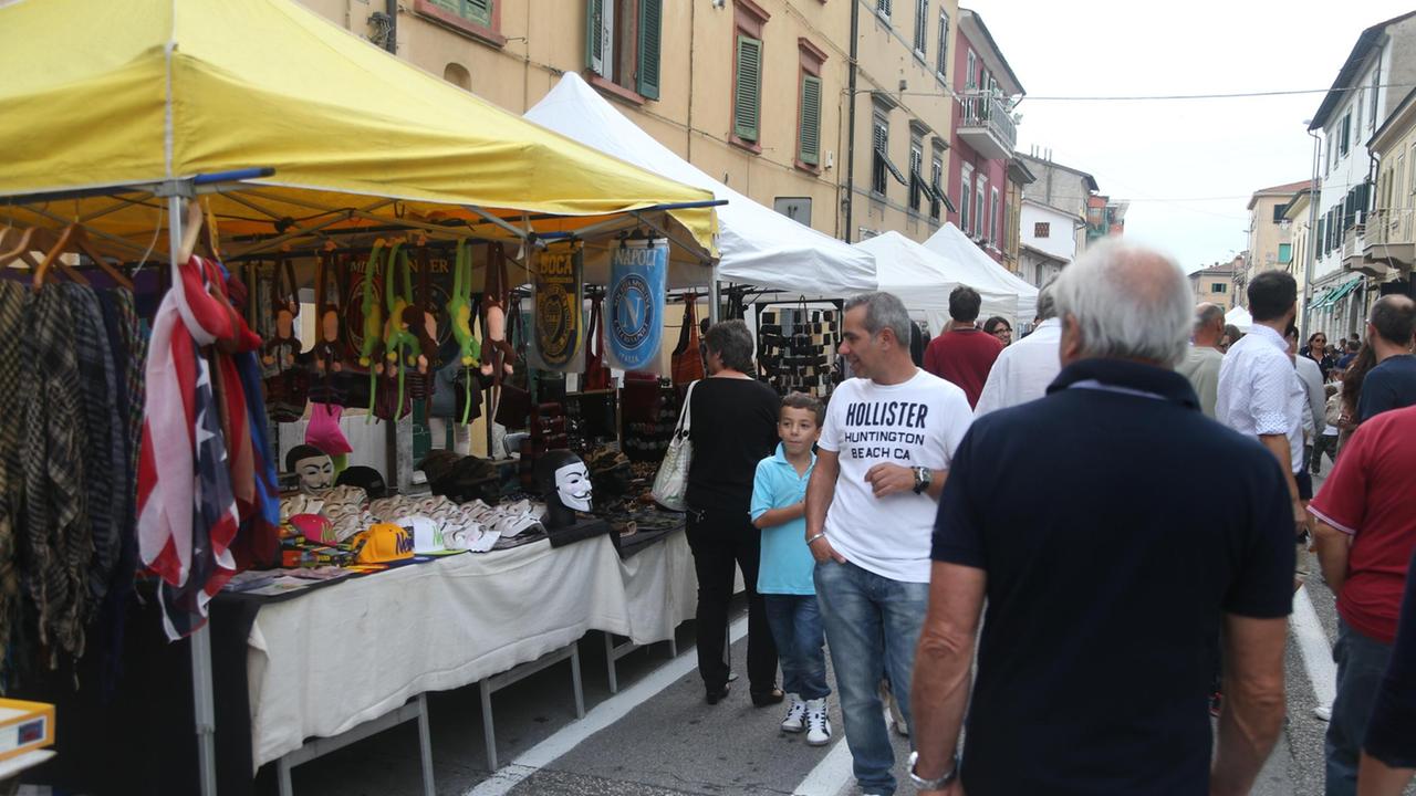 Una precedente edizione della Festa del commercio a Pontedera