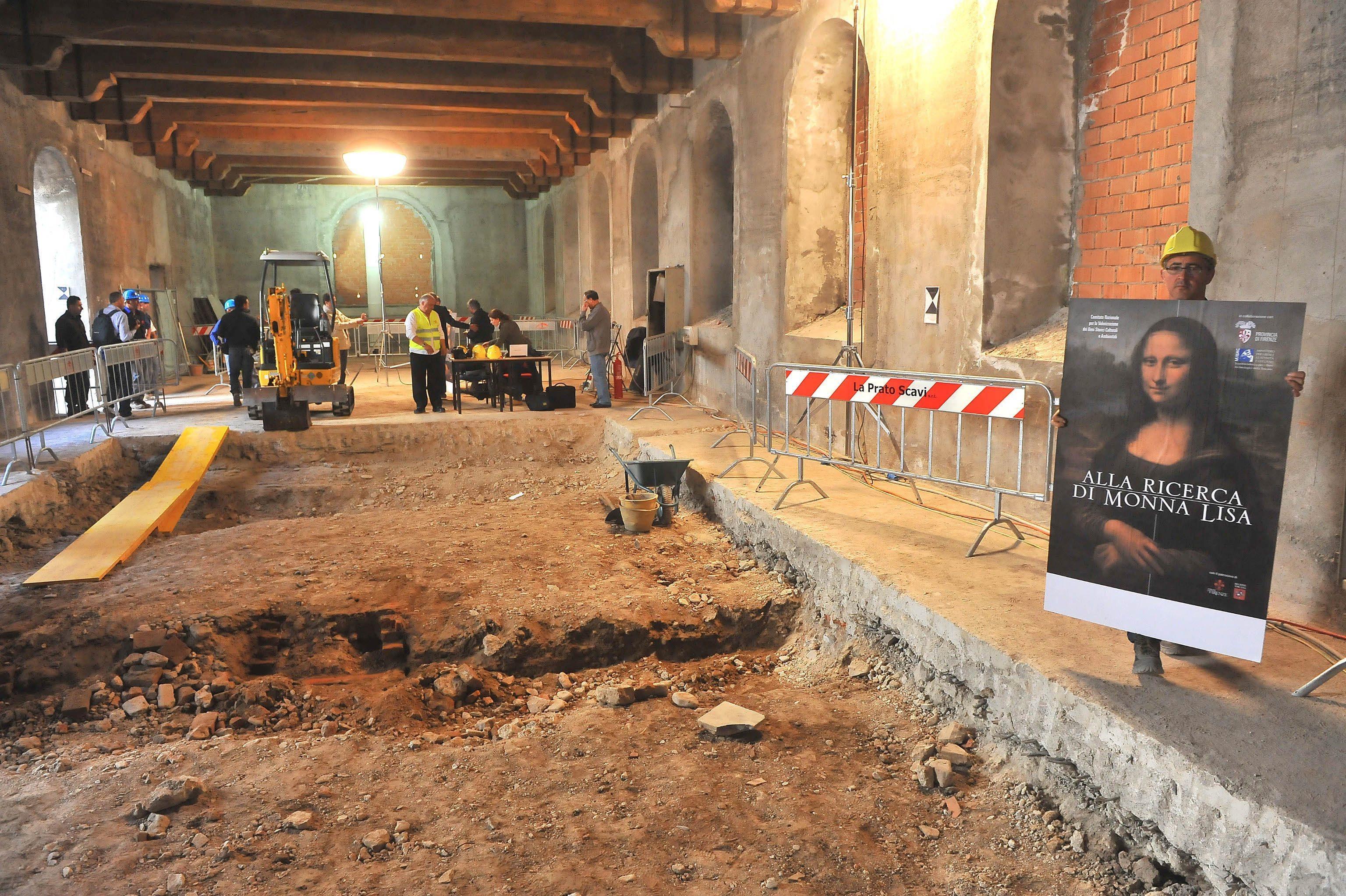 Gli scavi nella chiesa di Sant'Orsola per trovare la tomba di Mona Lisa