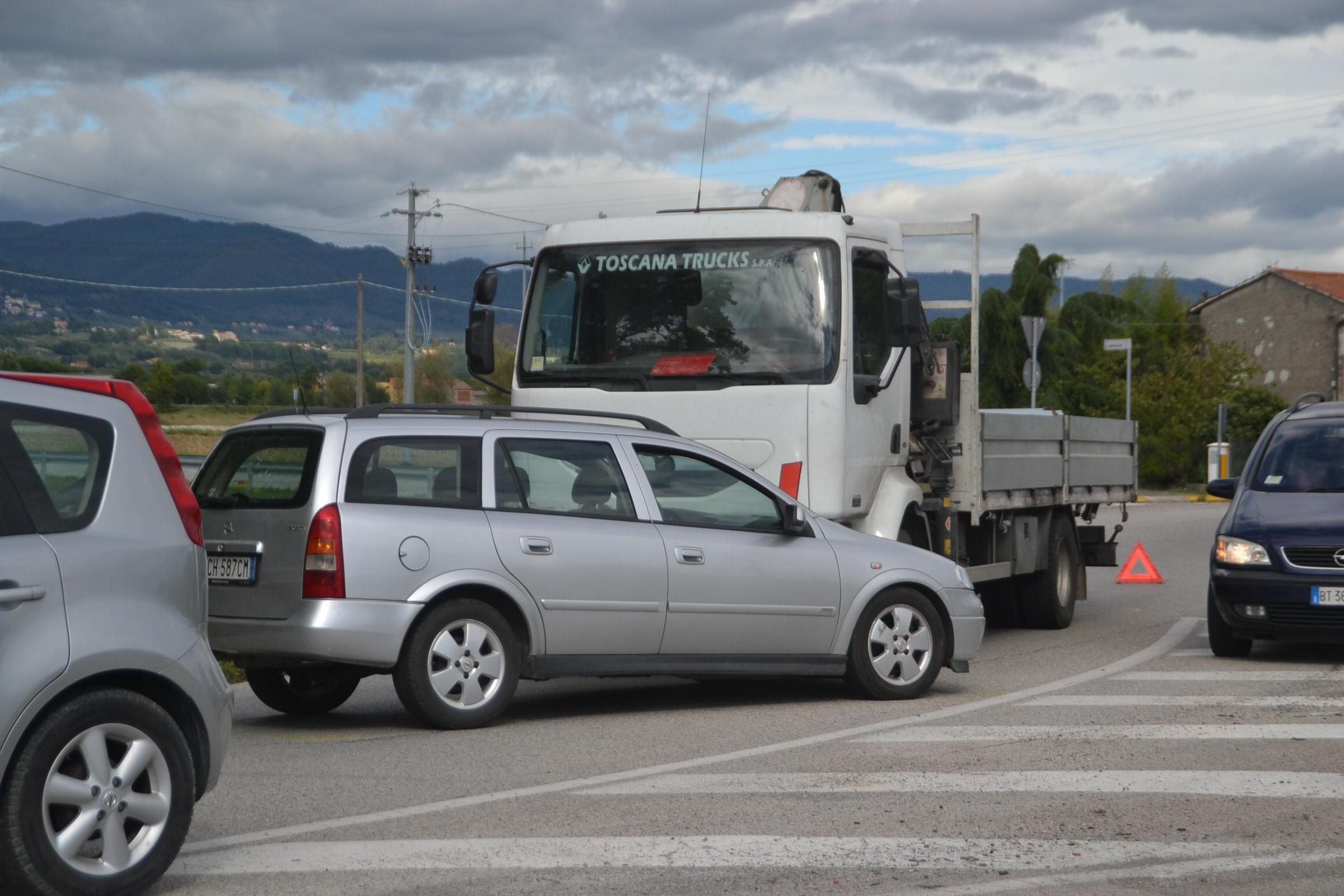 L'auto che si è scontrata con il camion 