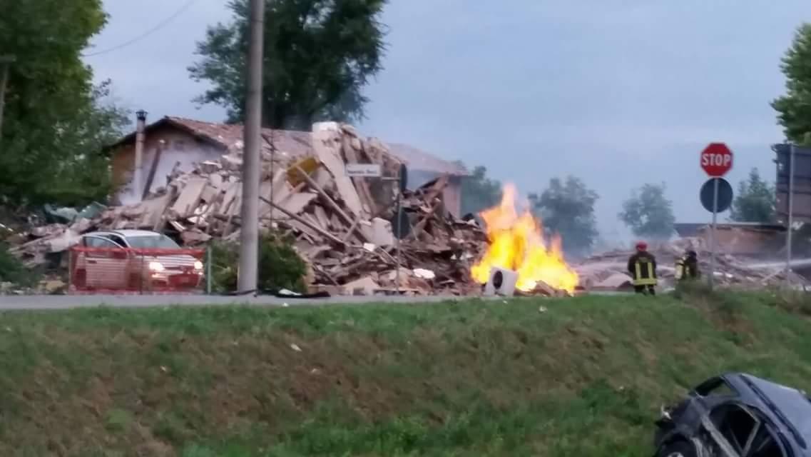 Nonantola, si rompe tubo del gas, esplosione e fiamme alla pizzeria Nosadella
