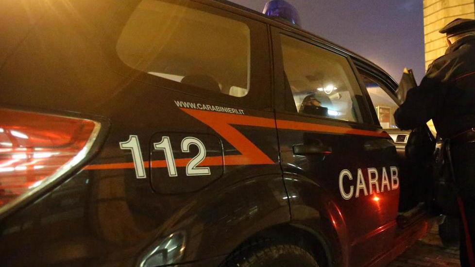 Aveva un pugnale in auto, denunciato