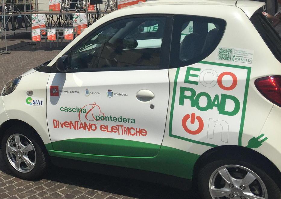 Le auto elettriche tra i banchi del mercato