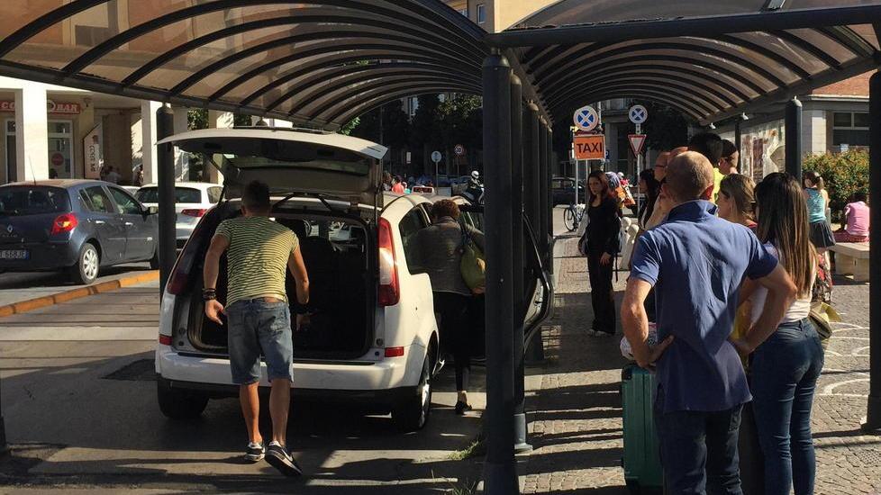 Taxi, Cotapi su servizio e licenze «Nessuna emergenza, né carenze»