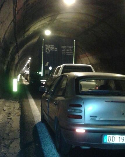 Tamponamento nelle gallerie, traffico in tilt