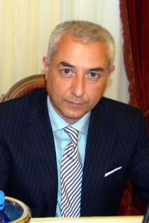 L’opposizione: «L’unica strada è il ritorno alle urne»