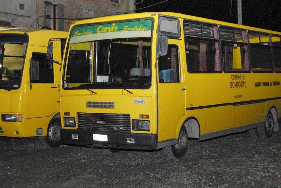 Scuolabus, ritardi, polemiche e ...tutori