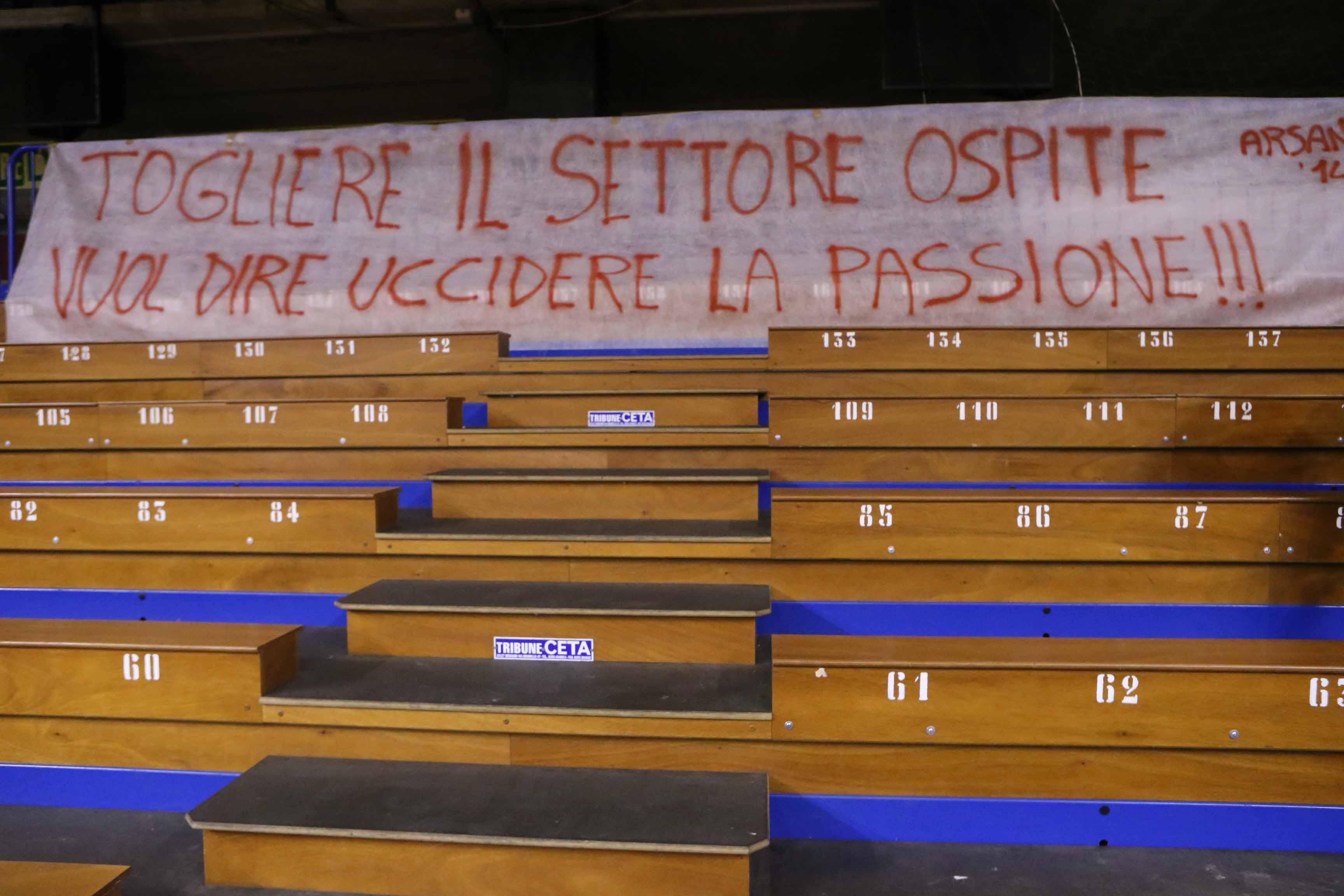 Gli Arsan contro la chiusura della curva ospiti