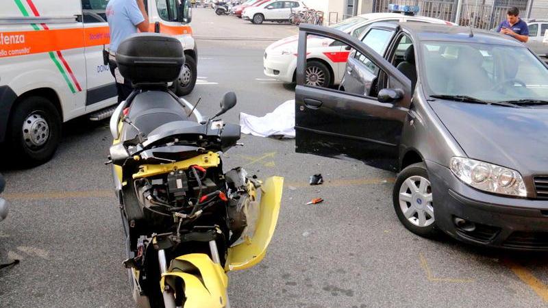 I due mezzi coinvolti nell'incidente in via Salvatore Orlando (Marzi/Pentafoto)