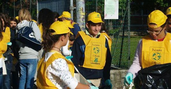 Volontari e studenti pronti con “Puliamo il mondo” 