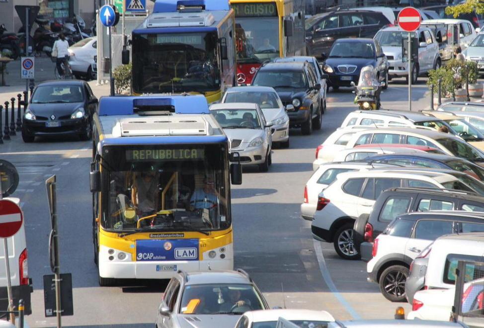 Bici sul bus e traffico slow, parte il piano 