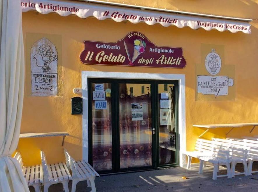Il Tar riapre la gelateria degli artisti 