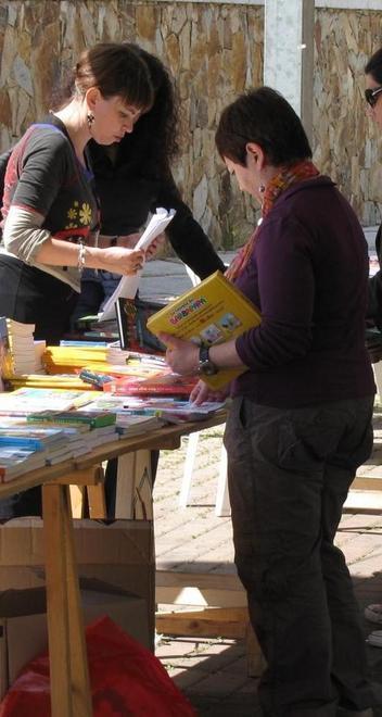 Apre il mercatino per scambiare i libri di testo usati 