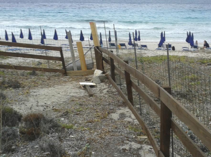 Capo Testa, una rete sulle dune: è chiuso l’accesso alla spiaggia 