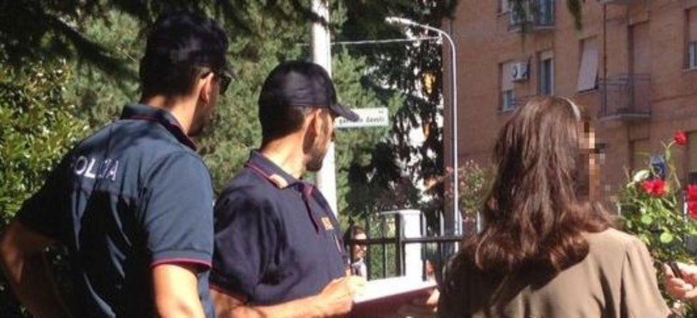Scippata del collier, morde il rapinatore 